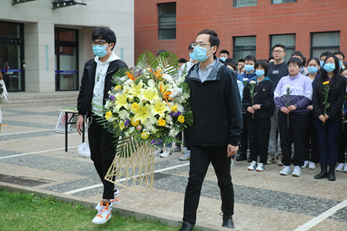 敬献花篮 澳门云顶国际app