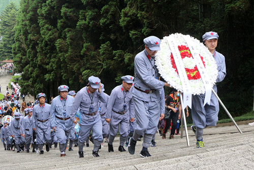 瞻仰井冈山革命烈士陵园并敬献花圈 澳门云顶国际app